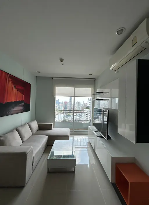 Photo 1 of listing DA-3393733: 1-bedroom condo (47.5 sq.m.) at Circle Condominium