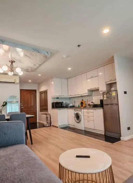 Photo 1 of listing DA-3407463: 2-bedroom condo (70 sq.m.) at Baan Pathumwan Condominium