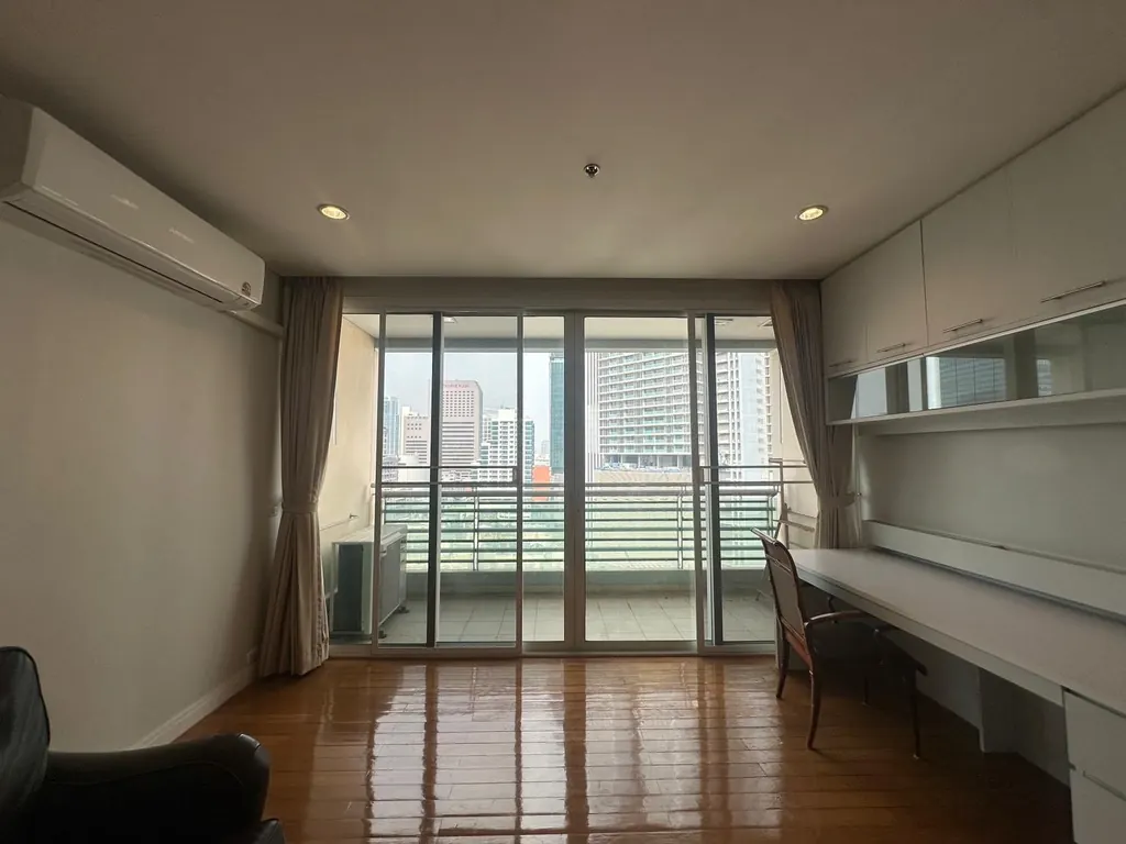 Photo 4 of listing DA-387358: 3-bedroom condo (150 sq.m.) at The Royal Saladaeng Condominium