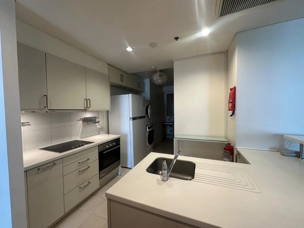 Photo 5 of listing DA-387358: 3-bedroom condo (150 sq.m.) at The Royal Saladaeng Condominium