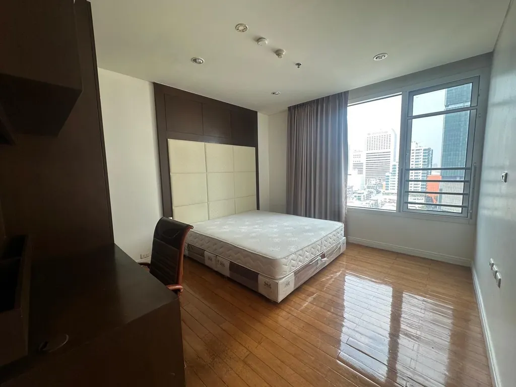 Photo 7 of listing DA-387358: 3-bedroom condo (150 sq.m.) at The Royal Saladaeng Condominium