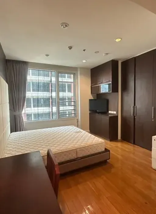 Photo 1 of listing DA-387358: 3-bedroom condo (150 sq.m.) at The Royal Saladaeng Condominium