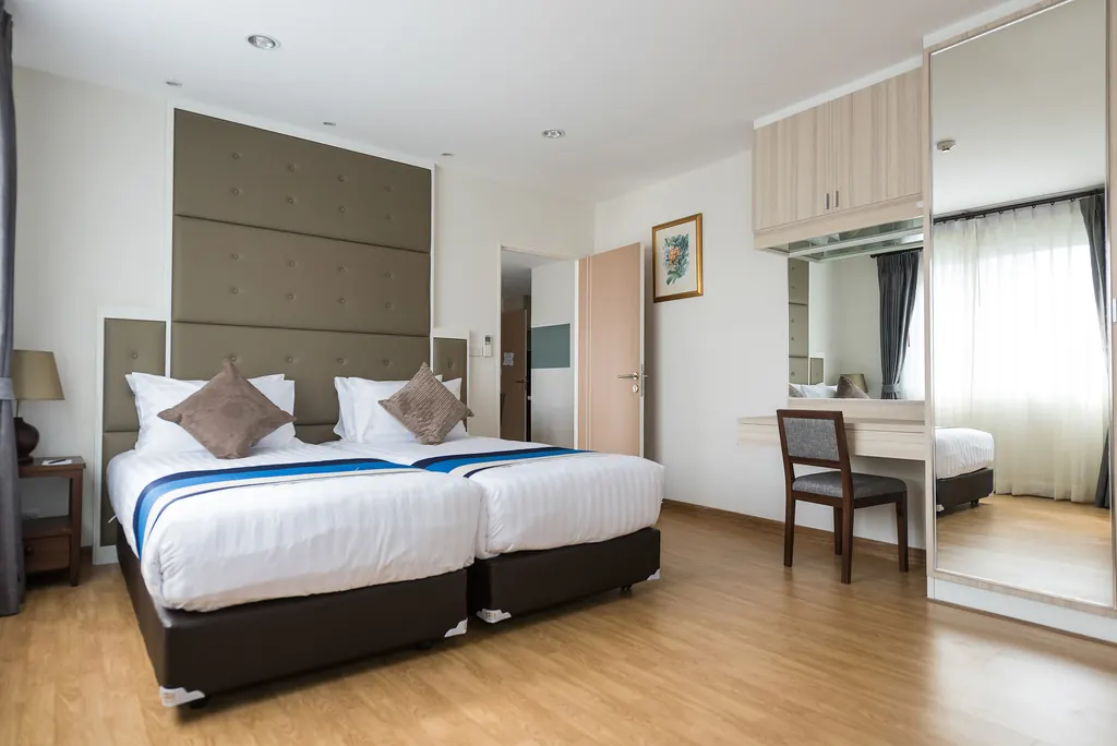 Bedroom (view 2) of the 2-bedroom condo (105 sq.m.) at Thonglor 21 Residence