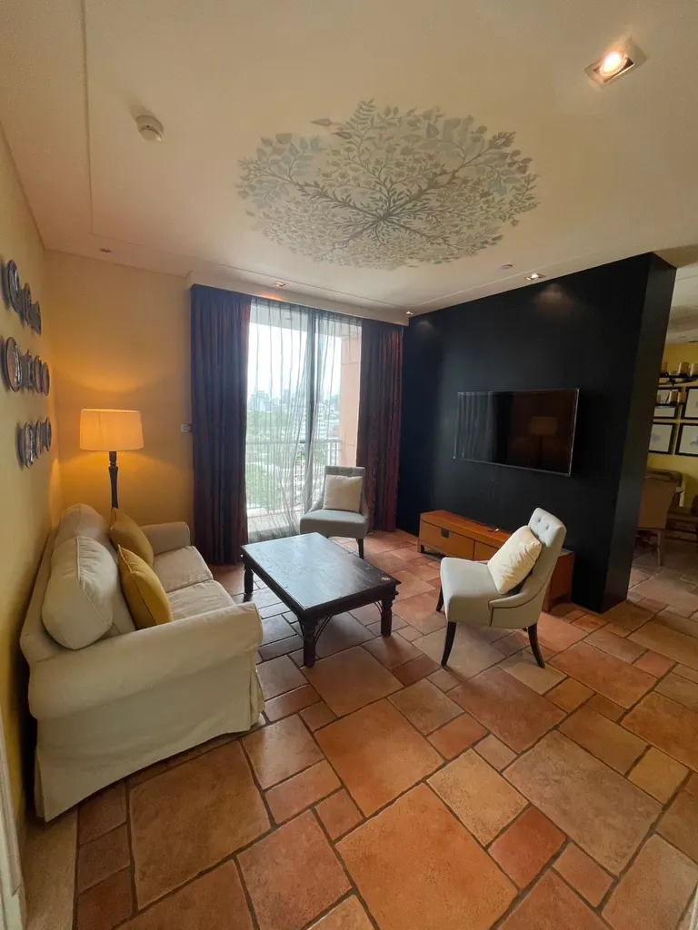 Photo 2 of listing DA-515477: 3-bedroom condo (150 sq.m.) at Aguston Sukhumvit 22