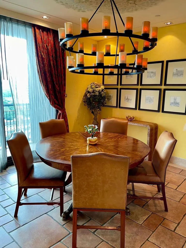 Photo 4 of listing DA-515477: 3-bedroom condo (150 sq.m.) at Aguston Sukhumvit 22