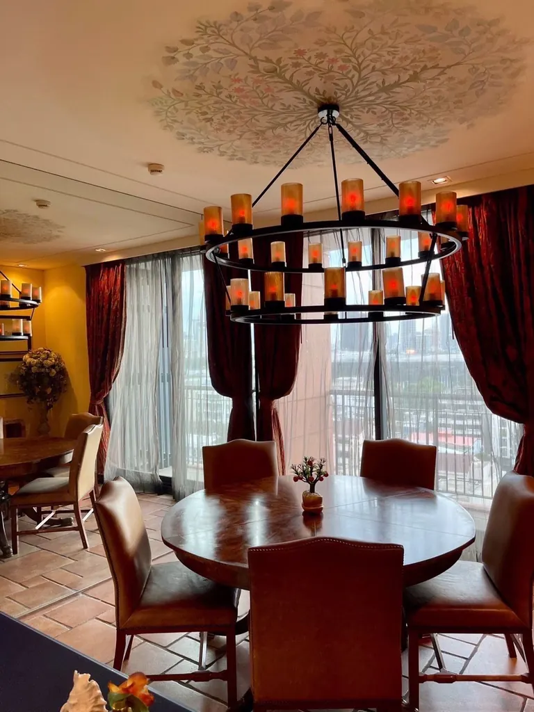Photo 5 of listing DA-515477: 3-bedroom condo (150 sq.m.) at Aguston Sukhumvit 22