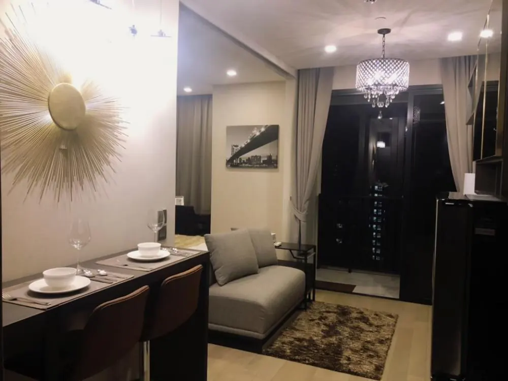 Salon (vue 5) du condo de 1 chambre(s) (36 m²) à Ashton Asoke