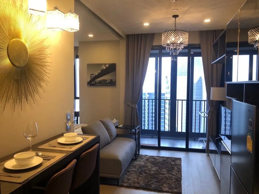 Salon (vue 7) du condo de 1 chambre(s) (36 m²) à Ashton Asoke
