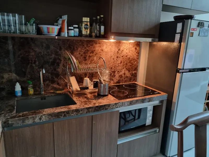Kitchen of the 1-bedroom condo (68.12 sq.m.) at Siamese Thirty Nine