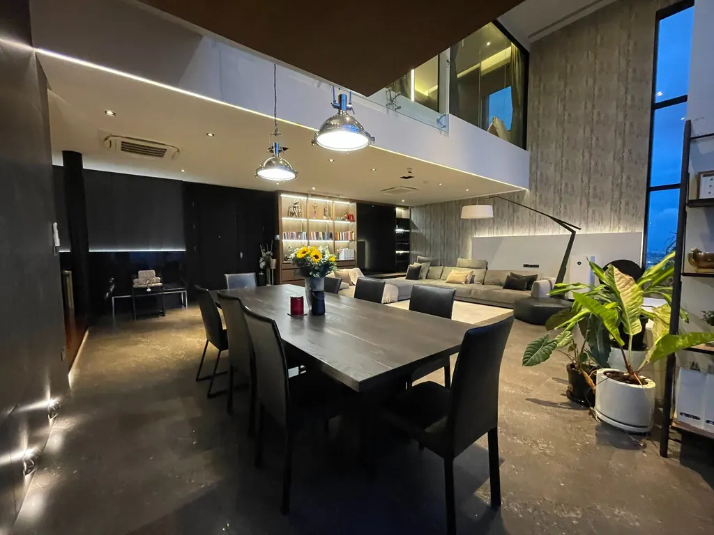 Living room (view 5) of the 2-bedroom condo (234 sq.m.) at The Emporio Place