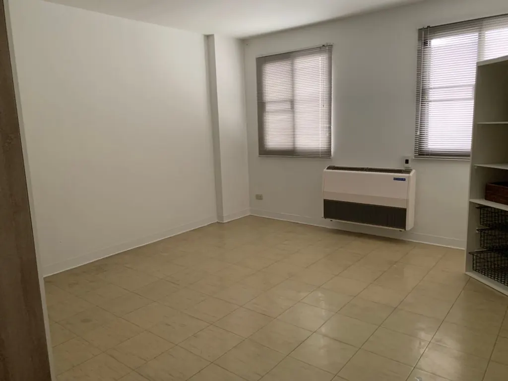Bedroom (view 2) of the 3-bedroom condo (195 sq.m.) at Kiarti Thanee City Mansion Condominium