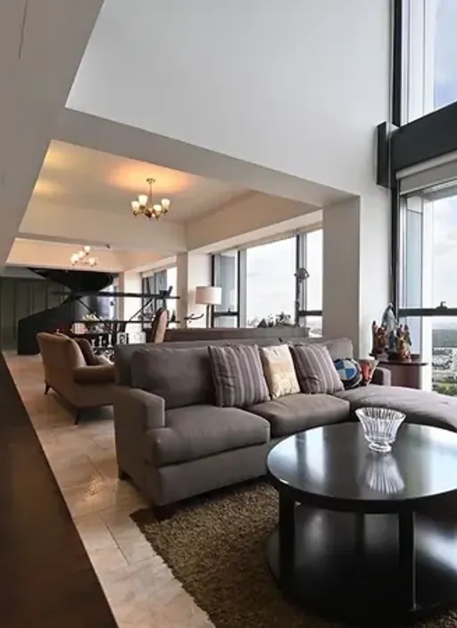 Photo 1 of listing DA-985351: 4-bedroom condo (366 sq.m.) at The Met Sathorn