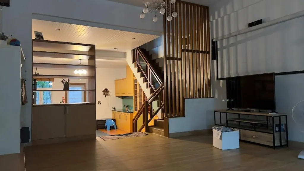 Photo 2 of listing DA-992847: 4-bedroom townhouse (300 sq.m.) in Ekkamai