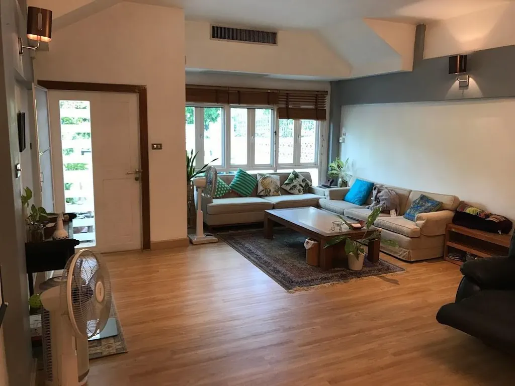 Photo 3 of listing DA-992847: 4-bedroom townhouse (300 sq.m.) in Ekkamai