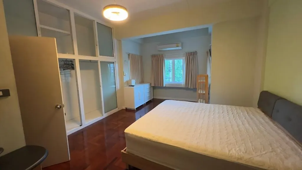 Photo 4 of listing DA-992847: 4-bedroom townhouse (300 sq.m.) in Ekkamai