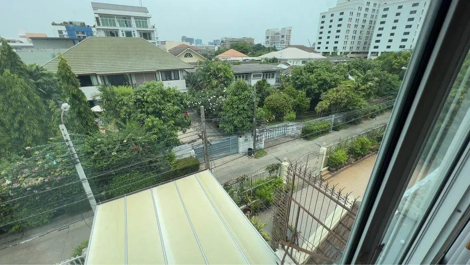 Photo 5 of listing DA-992847: 4-bedroom townhouse (300 sq.m.) in Ekkamai