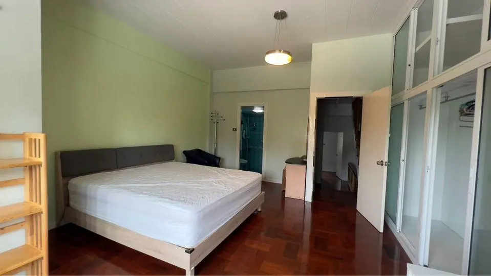 Photo 7 of listing DA-992847: 4-bedroom townhouse (300 sq.m.) in Ekkamai