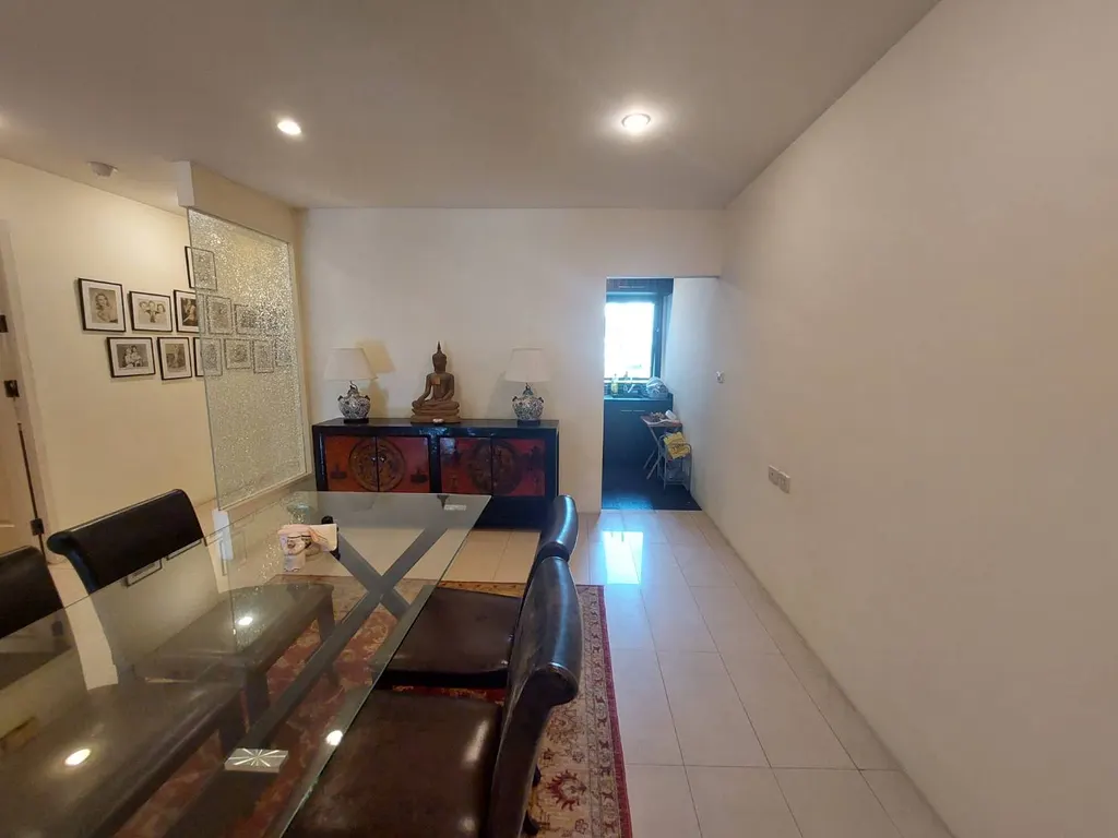 Photo 2 of listing DA-997335: 2-bedroom condo (150 sq.m.) at Baan Ananda Condo Sukhumvit 61
