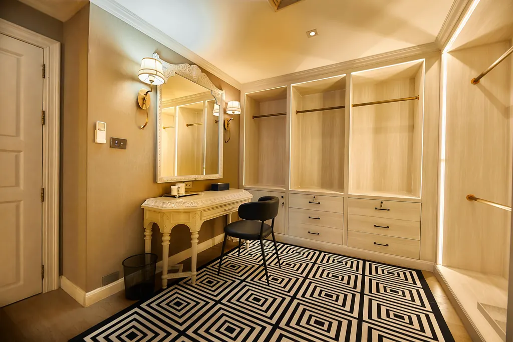 Photo 7 of listing DA-997362: 3-bedroom condo (308 sq.m.) at Mahogany Tower Condominium