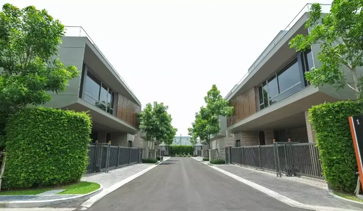 Photo from a listing at Artale Phatthanakarn-Thonglor