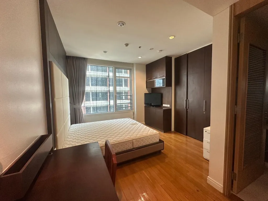 Photo from a listing at The Royal Saladaeng Condominium