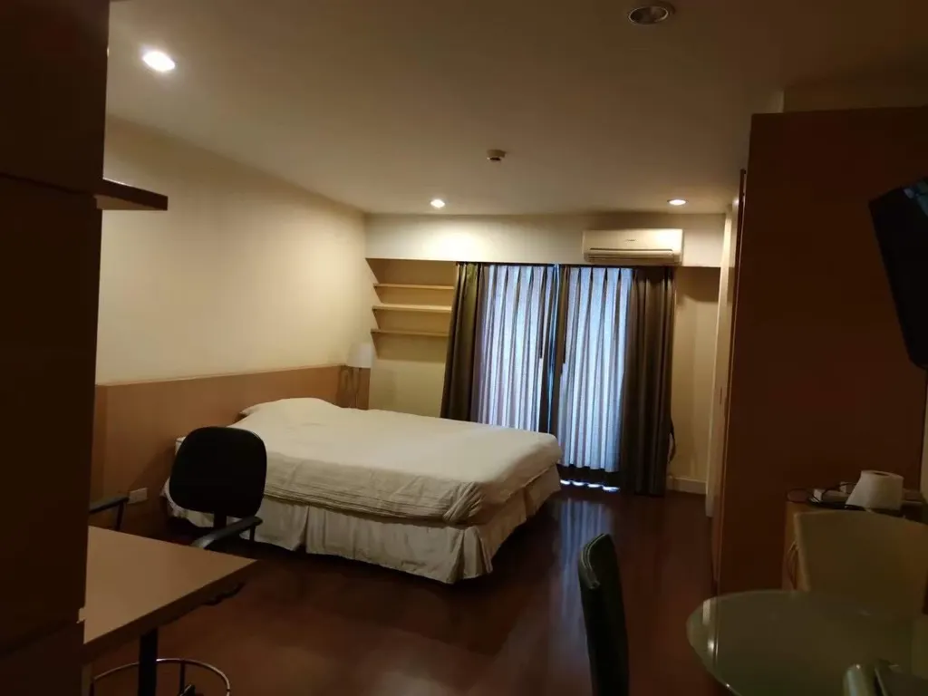 Photo from a listing at Silom Terrace Condominium
