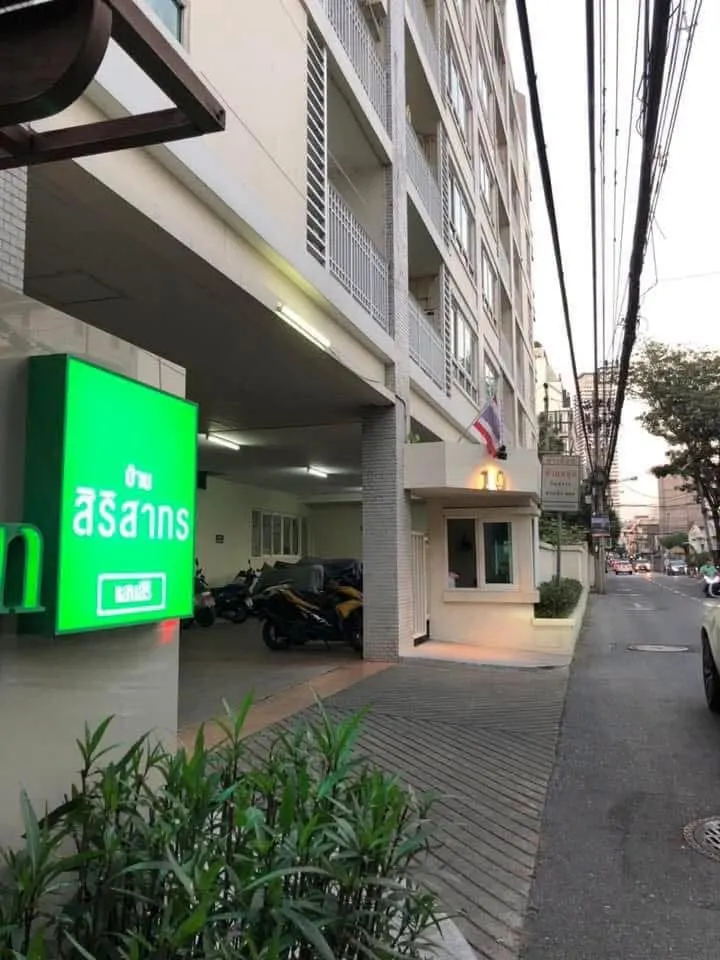 Photo from a listing at Baan Siri Sathorn Condominium