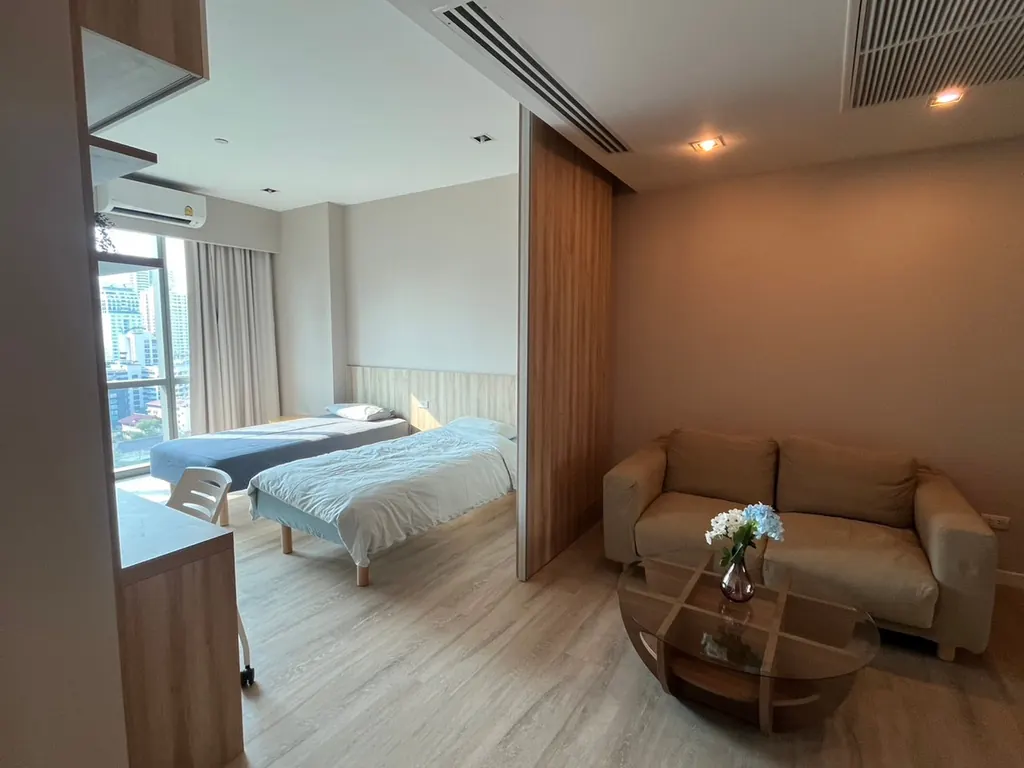 Photo from a listing at The Room Sukhumvit 21