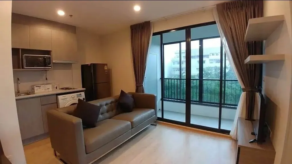Photo from a listing at Ideo Sathorn-Thrapra