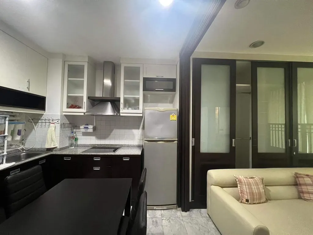 Photo from a listing at Sathorn House Condominium