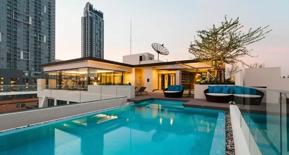 Photo from a listing at Maestro 12 Ratchathewi
