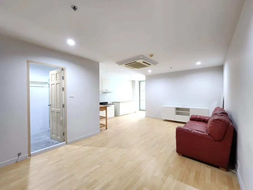 Photo from a listing at Sukhumvit Living Town