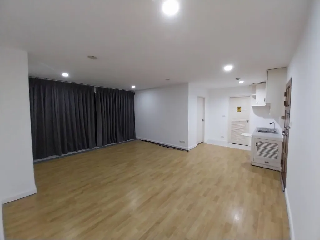 Photo from a listing at Ratchada Pavilion Condominium