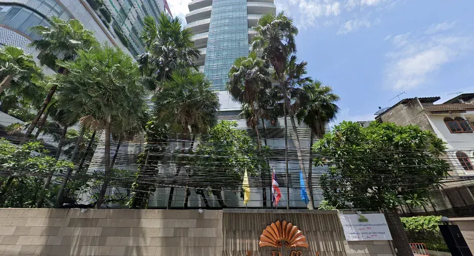 Photo from a listing at Le Raffine Jambunuda Sukhumvit 31