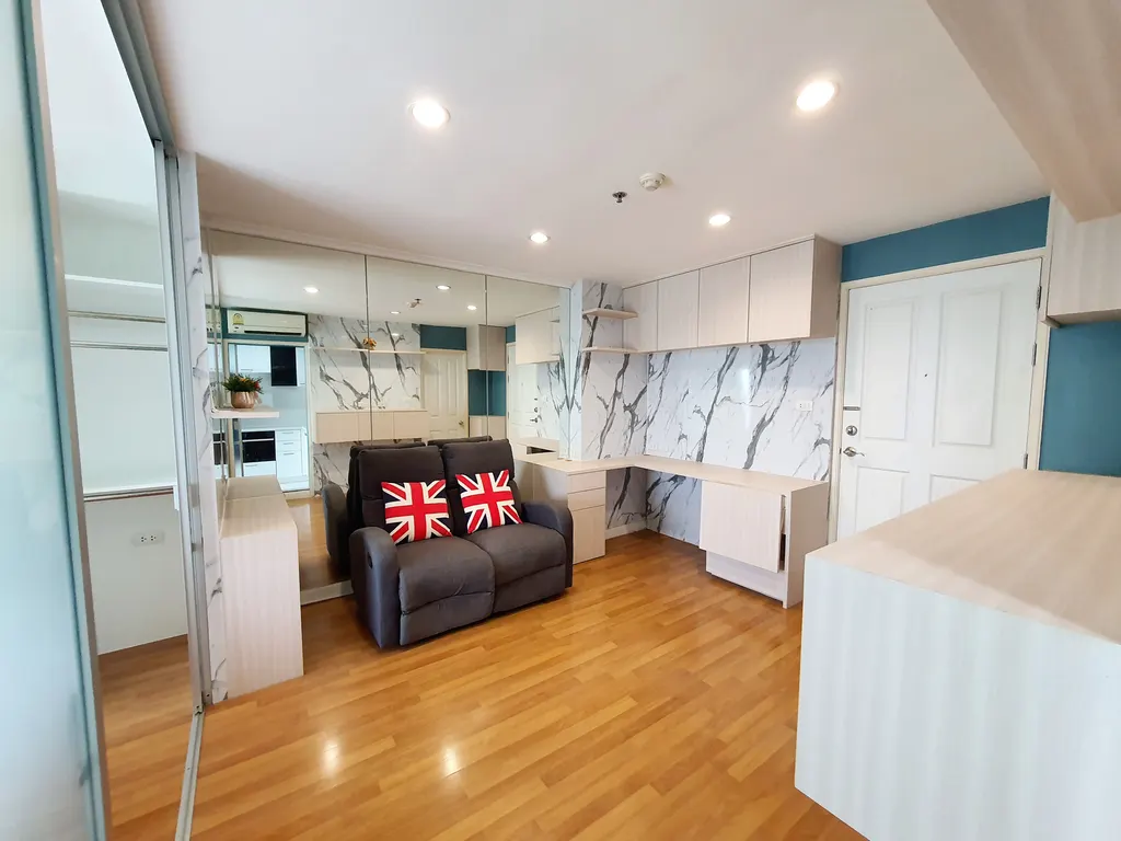 Photo from a listing at Lumpini Place Ramindra - Laksi