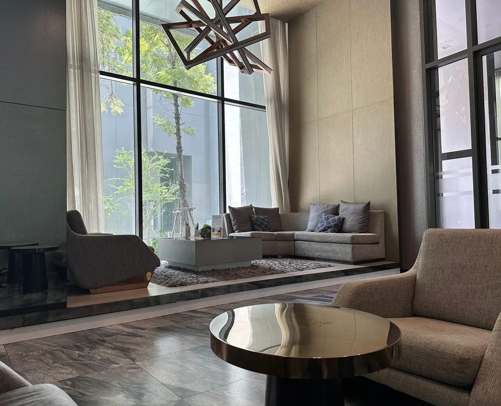 Photo from a listing at Life Sukhumvit 48