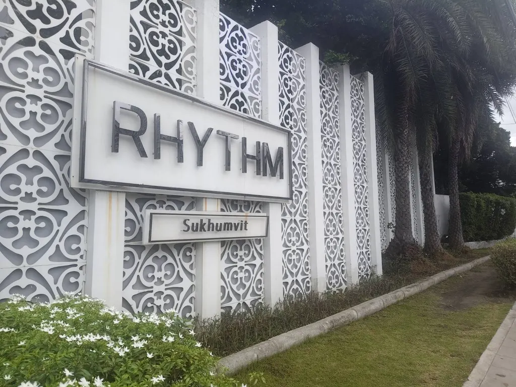 Photo from a listing at Rhythm Sukhumvit 50