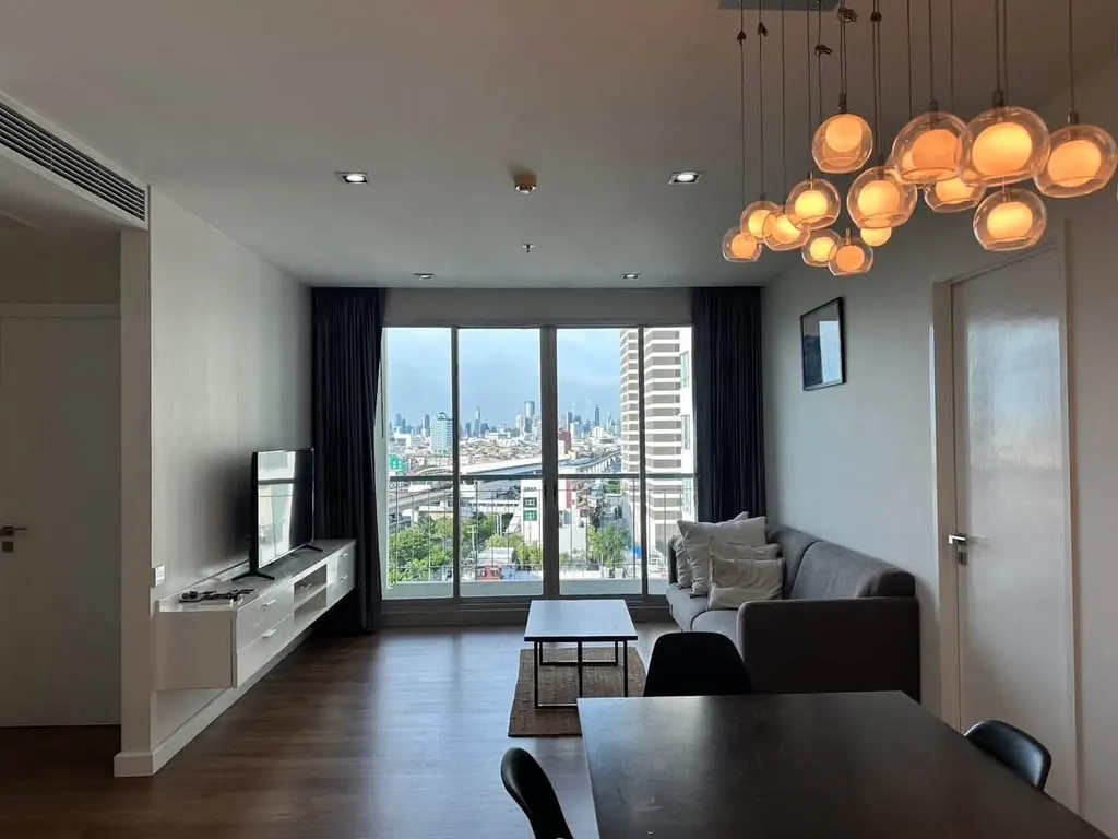 The The Room Sathorn-Taksin building