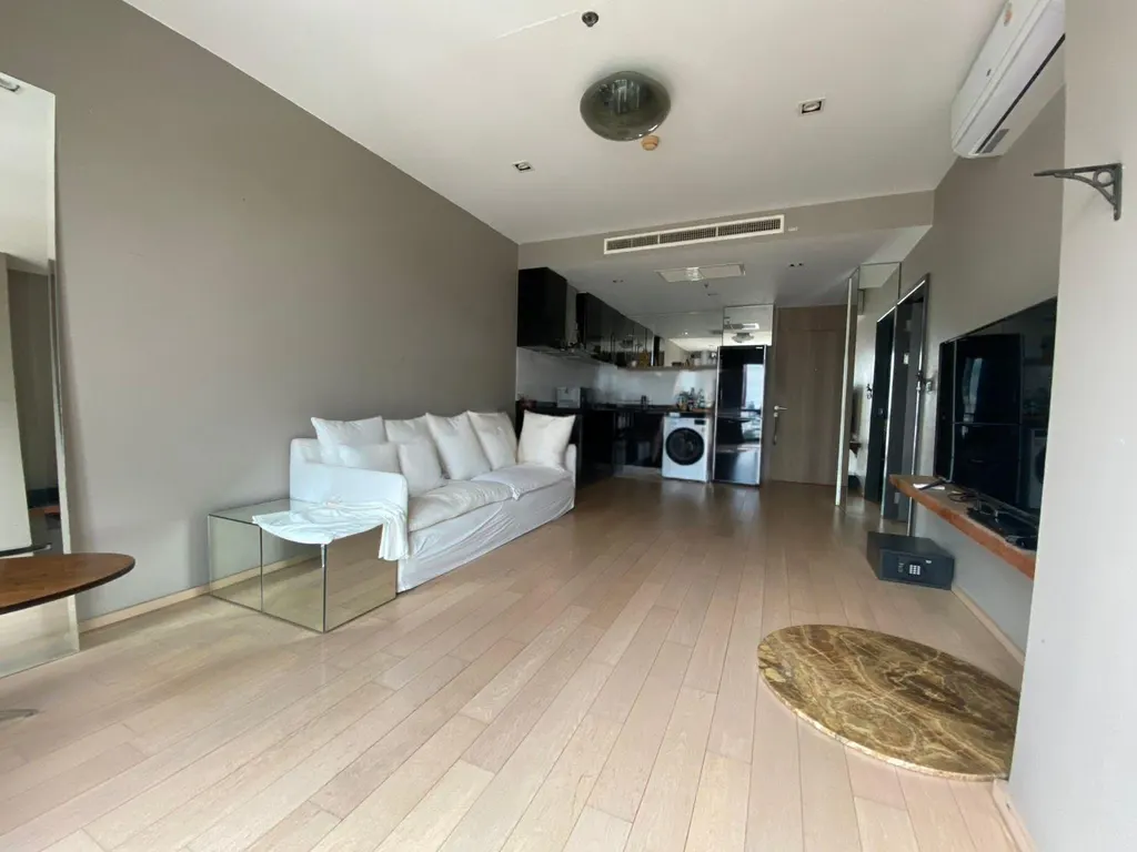 Photo from a listing at Noble Reflex