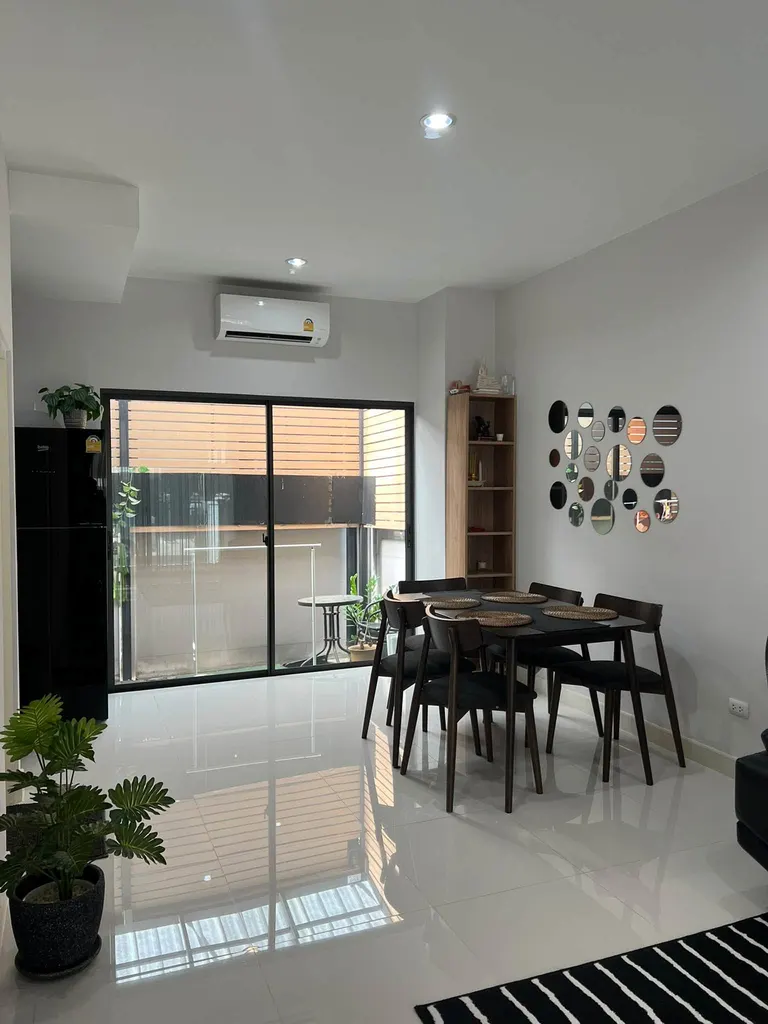 Photo from a listing at Baan Klang Muang Rama 9-Krungthep Kreetha