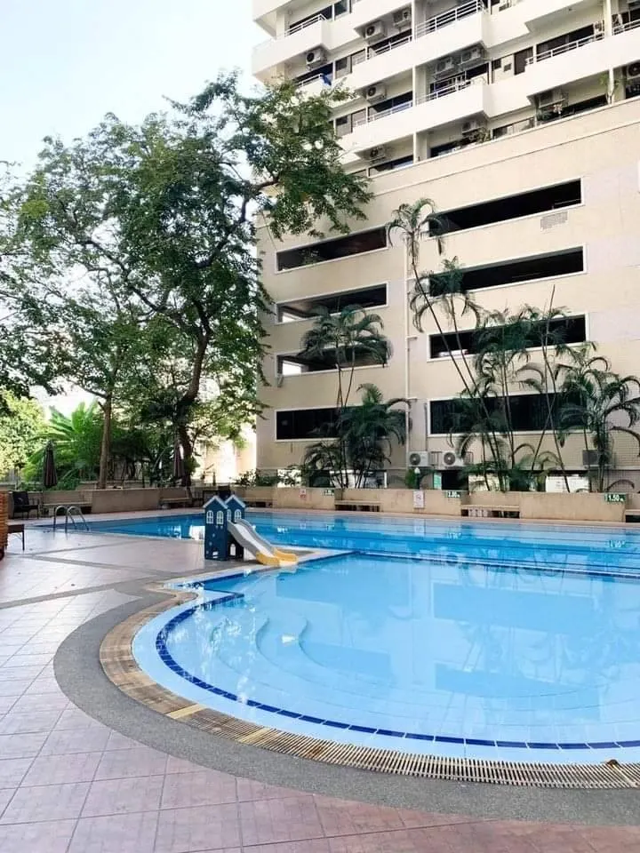 Photo from a listing at Saranjai Mansion Condominium